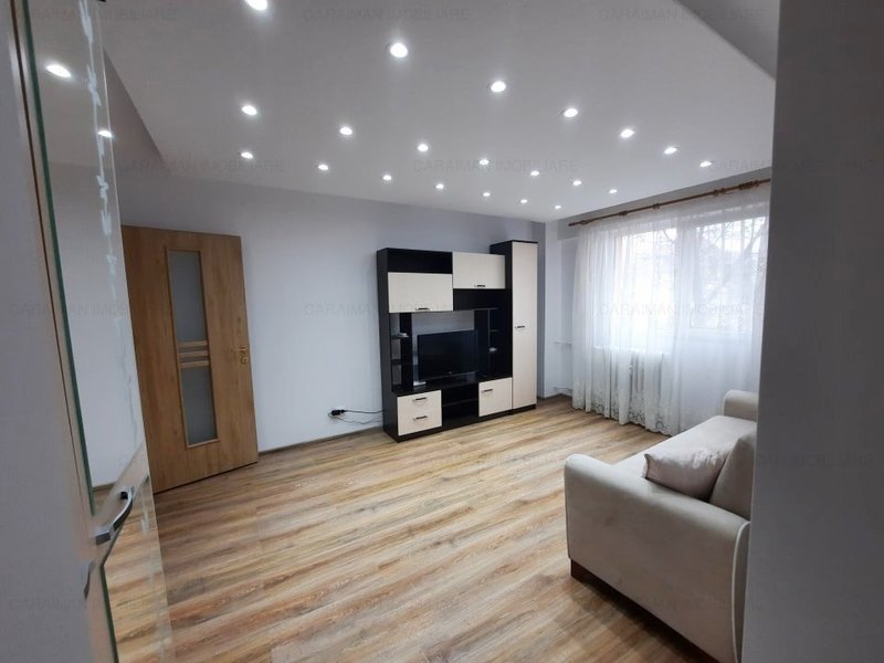 Lacul Tei, Teiul Doamnei, stradal vav Parcul Tei,